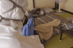 親の遺品整理が大変な時は業者への依頼がおすすめ!メリット4つ